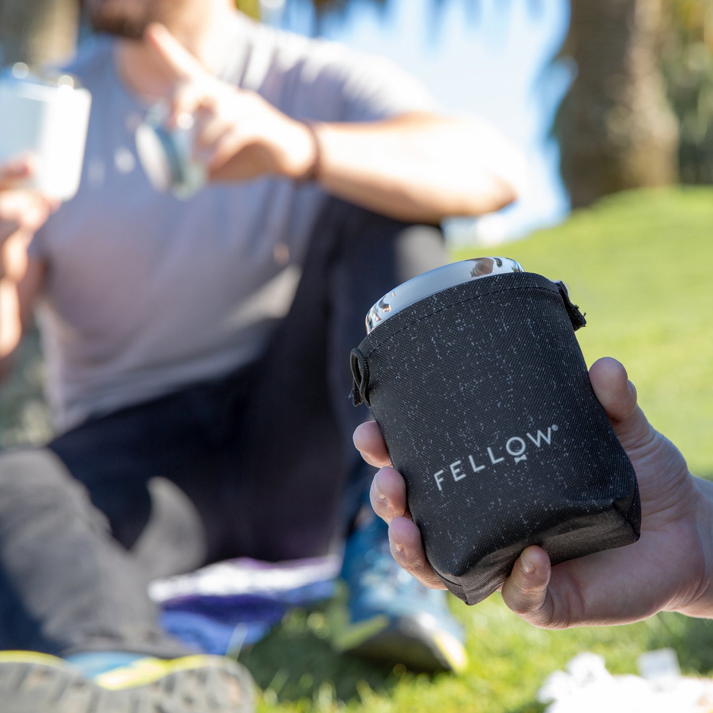 Fellow Thermobecher Carter Everywhere Mug draußen