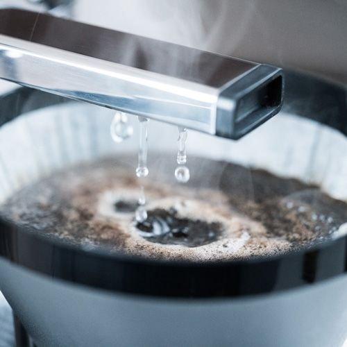 Moccamaster Kaffeemaschine beim Brühen Nahaufnahme