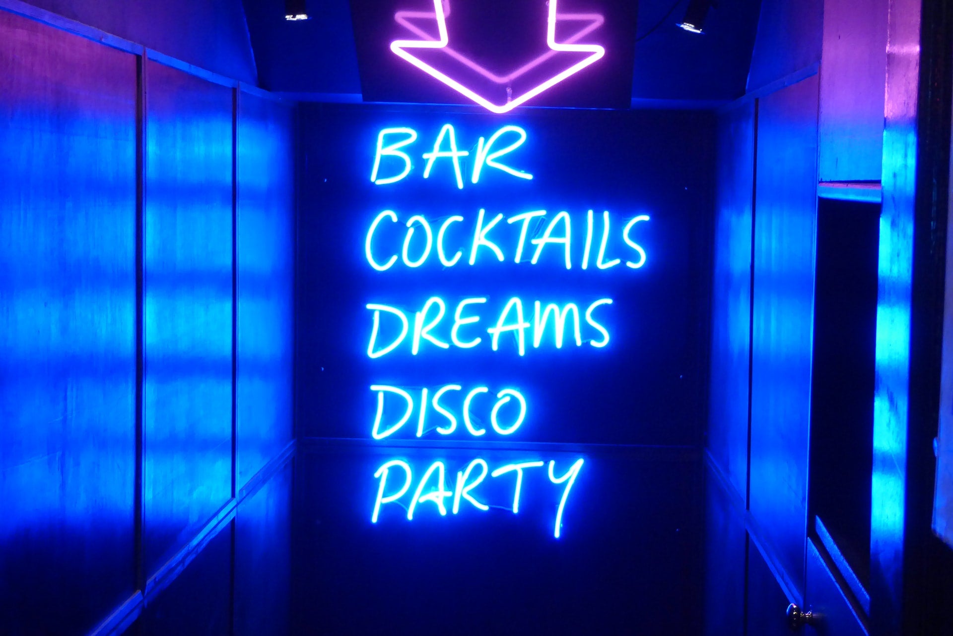Happy Hour Neon Schild Beleuchtung