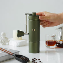 Laden Sie das Bild in den Galerie-Viewer, Timemore Chestnut S3 Kaffeemühle grün
