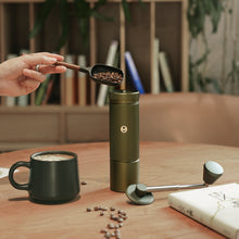 Laden Sie das Bild in den Galerie-Viewer, Timemore Chestnut S3 Kaffeemühle grün