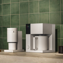 Laden Sie das Bild in den Galerie-Viewer, Fellow Aiden Precision Coffee Maker Kaffeemaschine Matt-Weiß 1,5 l, mit Fellow Opus Kaffeemühle