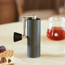 Laden Sie das Bild in den Galerie-Viewer, Timemore Chestnut C2 Fold Kaffeemühle mit Timemore Coffee Server