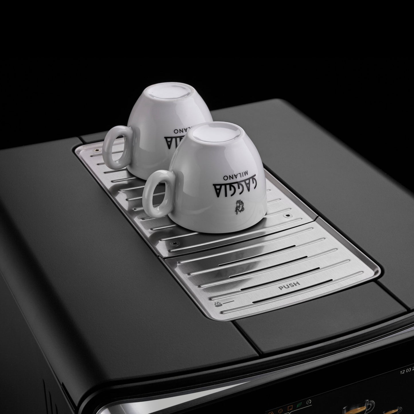 Gaggia Accademia Kaffeevollautomat Black Glass, Tassenablage