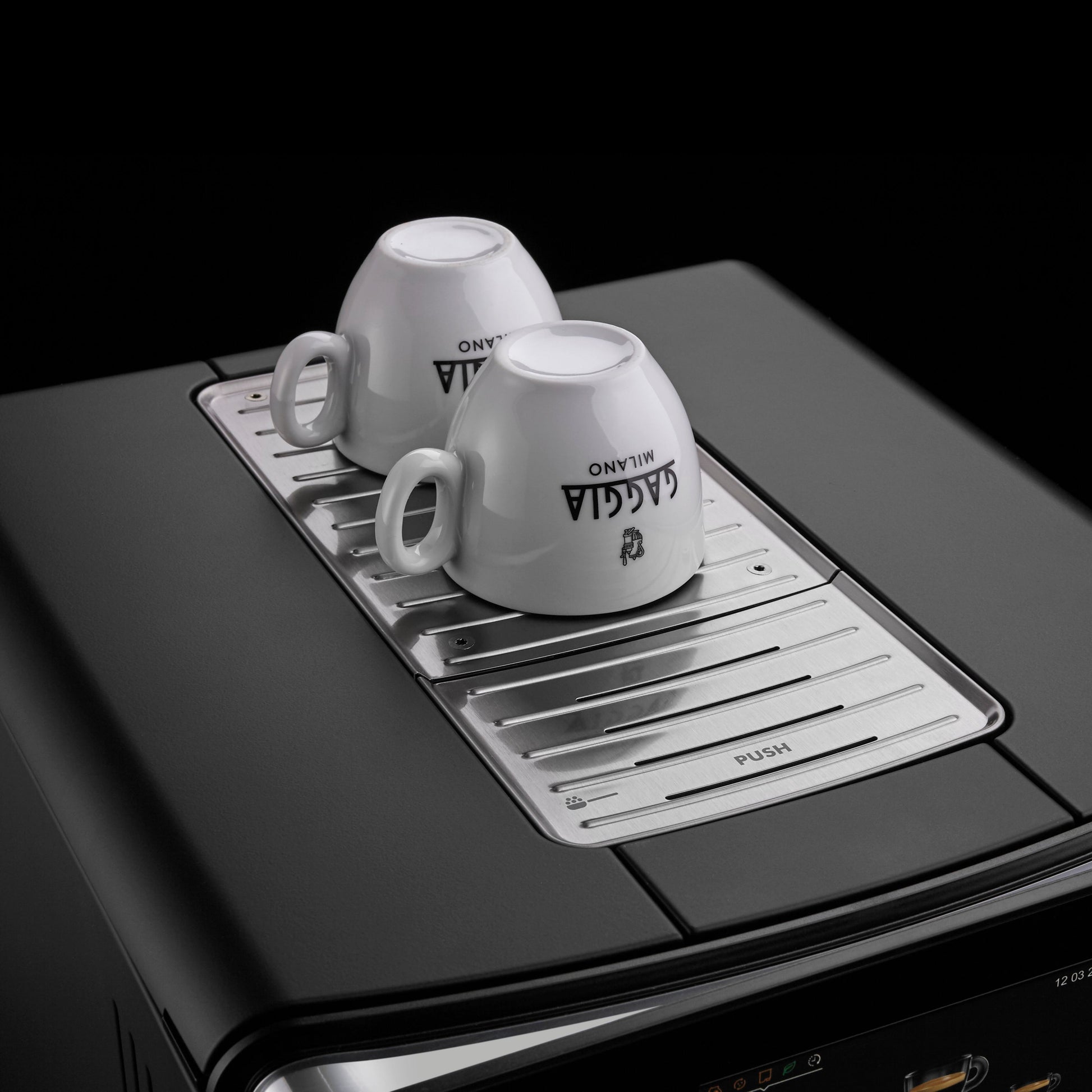 Gaggia Accademia Kaffeevollautomat Black Glass, Tassenablage