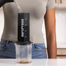 Laden Sie das Bild in den Galerie-Viewer, AeroPress Carafe mit AeroPress XL