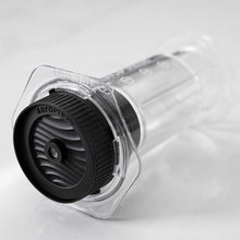 Laden Sie das Bild in den Galerie-Viewer, AeroPress Flow Control Filter Cap mit AeroPress Clear