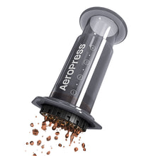 Laden Sie das Bild in den Galerie-Viewer, AeroPress Original Kaffeebereiter