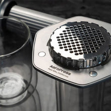 Load image into Gallery viewer, AeroPress Premium Coffee Press Kaffeebereiter aus Glas und Edelstahl