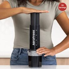 Laden Sie das Bild in den Galerie-Viewer, AeroPress Coffee Maker XL Kaffeebereiter