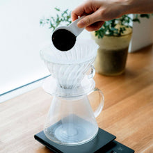 Laden Sie das Bild in den Galerie-Viewer, Hario V60 Kaffee-Set Glass Brewing Kit - 4-tlg.