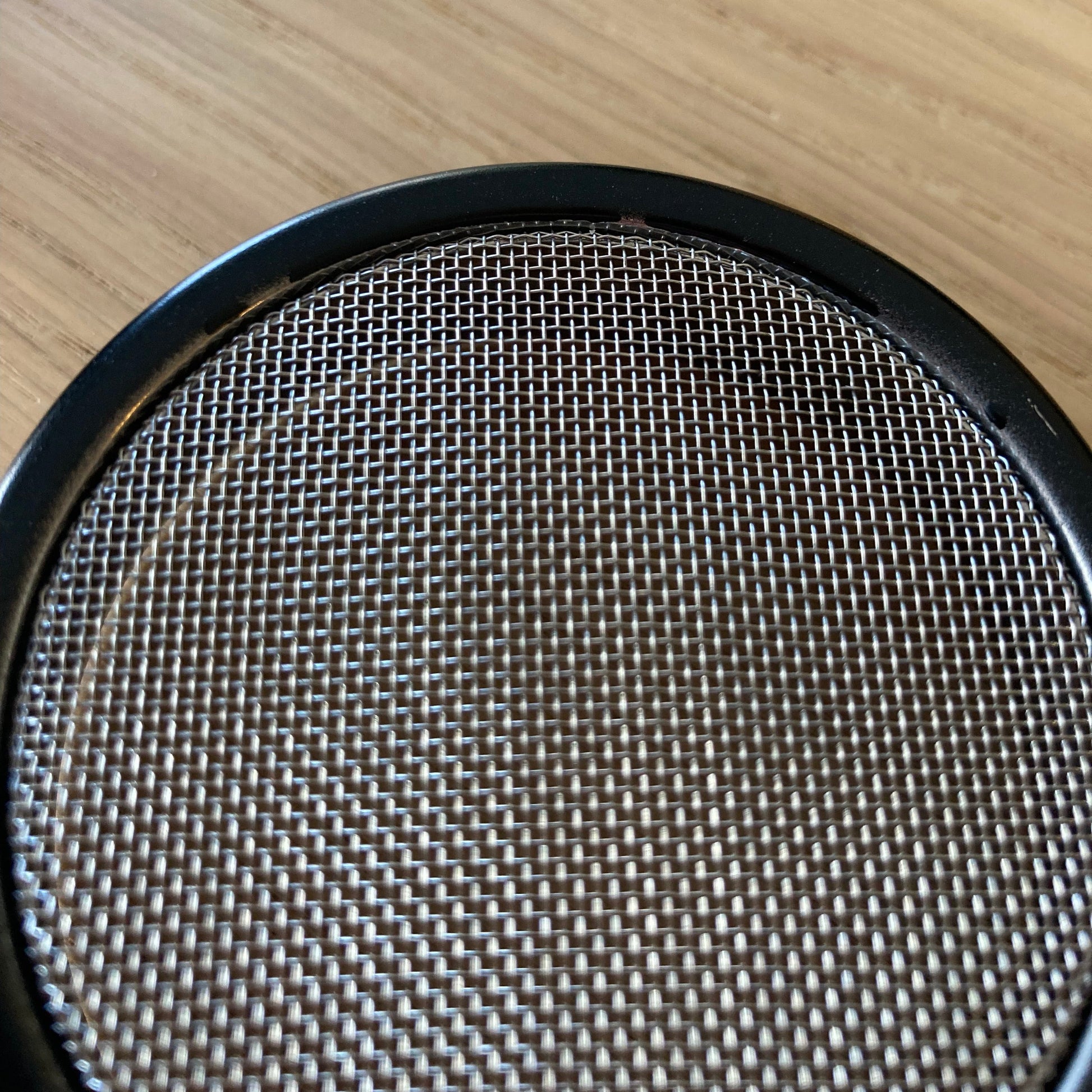 Barista & Co Core Cocoa Shaker Kakaostreuer Black, Beschichtung am Sieb