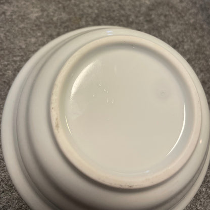 Leichte Kratzer am Boden der Schale