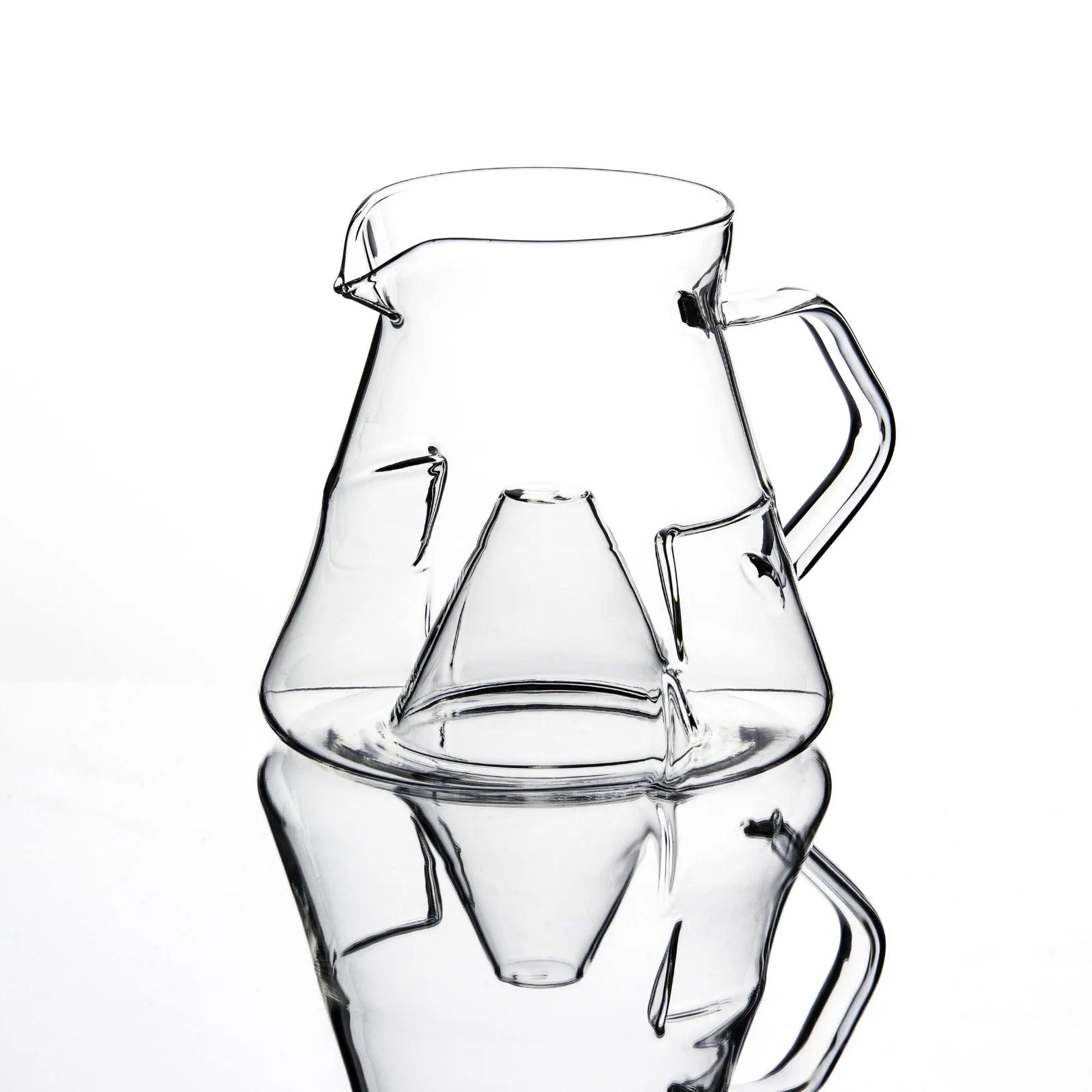 Icosa Cyclone Carafe Standard aus transparentem Borosilikatglas
