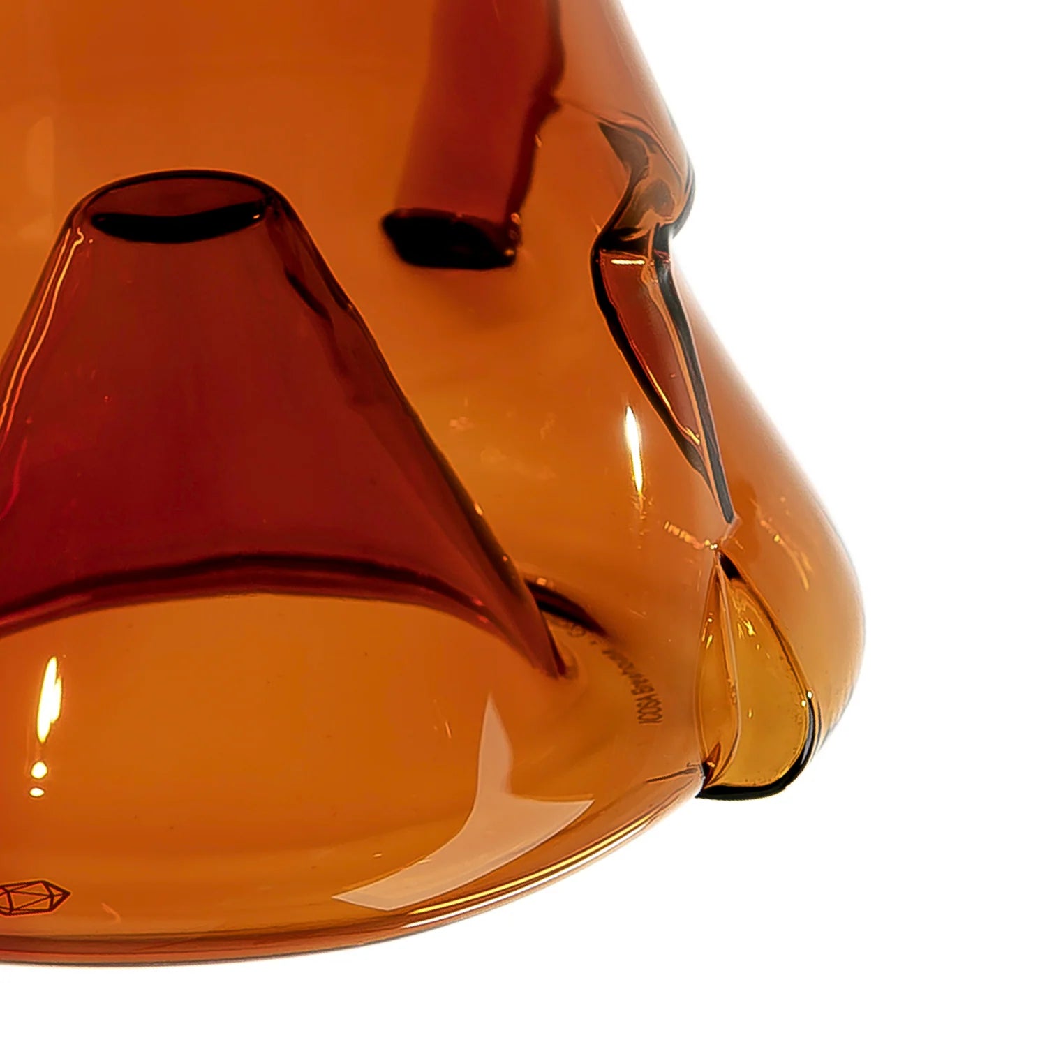 Icosa Cyclone Carafe Amber mit Aroma Peak und Aeration Waves Detail