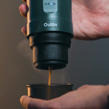 Laden Sie das Bild in den Galerie-Viewer, OutIn Nano tragbare elektrische Espressomaschine für unterwegs