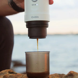 OutIn Nano tragbare elektrische Espressomaschine für unterwegs Pearl White