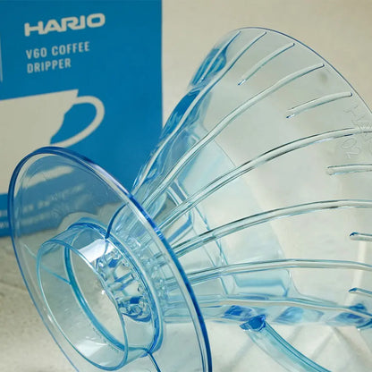 Hario V60 Project Waterfall Dripper in Transparent Blau mit Verpackung