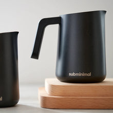 Laden Sie das Bild in den Galerie-Viewer, Subminimal FlowTip Milk Jug Milchkännchen Black