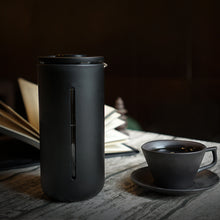 Laden Sie das Bild in den Galerie-Viewer, Timemore U French Press mit Kaffeetasse