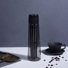 Load image into Gallery viewer, Timemore Icicle Cold Brewer schwarz mit Kafeetasse