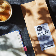 Load image into Gallery viewer, DECAF Filterkaffee mit Kaffeebecher
