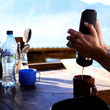 Load image into Gallery viewer, Zubereitung mit der Wacaco Nanopresso mit Barista Kit (größerer Wassertank)