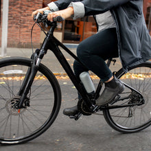 Laden Sie das Bild in den Galerie-Viewer, Fellow Thermobecher Carter Move Mug im Fahrradhalter