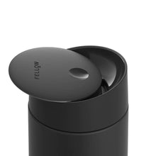Load image into Gallery viewer, Fellow Thermobecher Carter Move Mug mit Slide Lock Matt-Schwarz