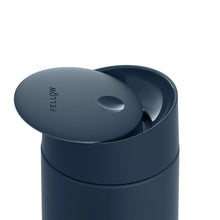 Load image into Gallery viewer, Fellow Thermobecher Carter Move Mug mit Slide Lock Stone Blue12oz