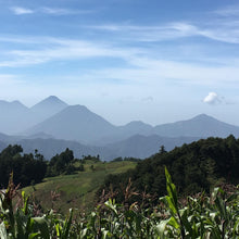Laden Sie das Bild in den Galerie-Viewer, GUATEMALA Landschaft