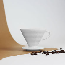 Laden Sie das Bild in den Galerie-Viewer, Hario V60 Porzellandripper Gr. 02
