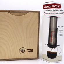 Laden Sie das Bild in den Galerie-Viewer, Box für AeroPress mit AeroPress Karton daneben
