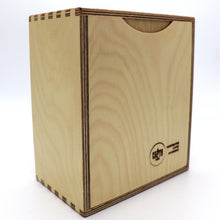 schräge Seitenansicht der AeroPress Box