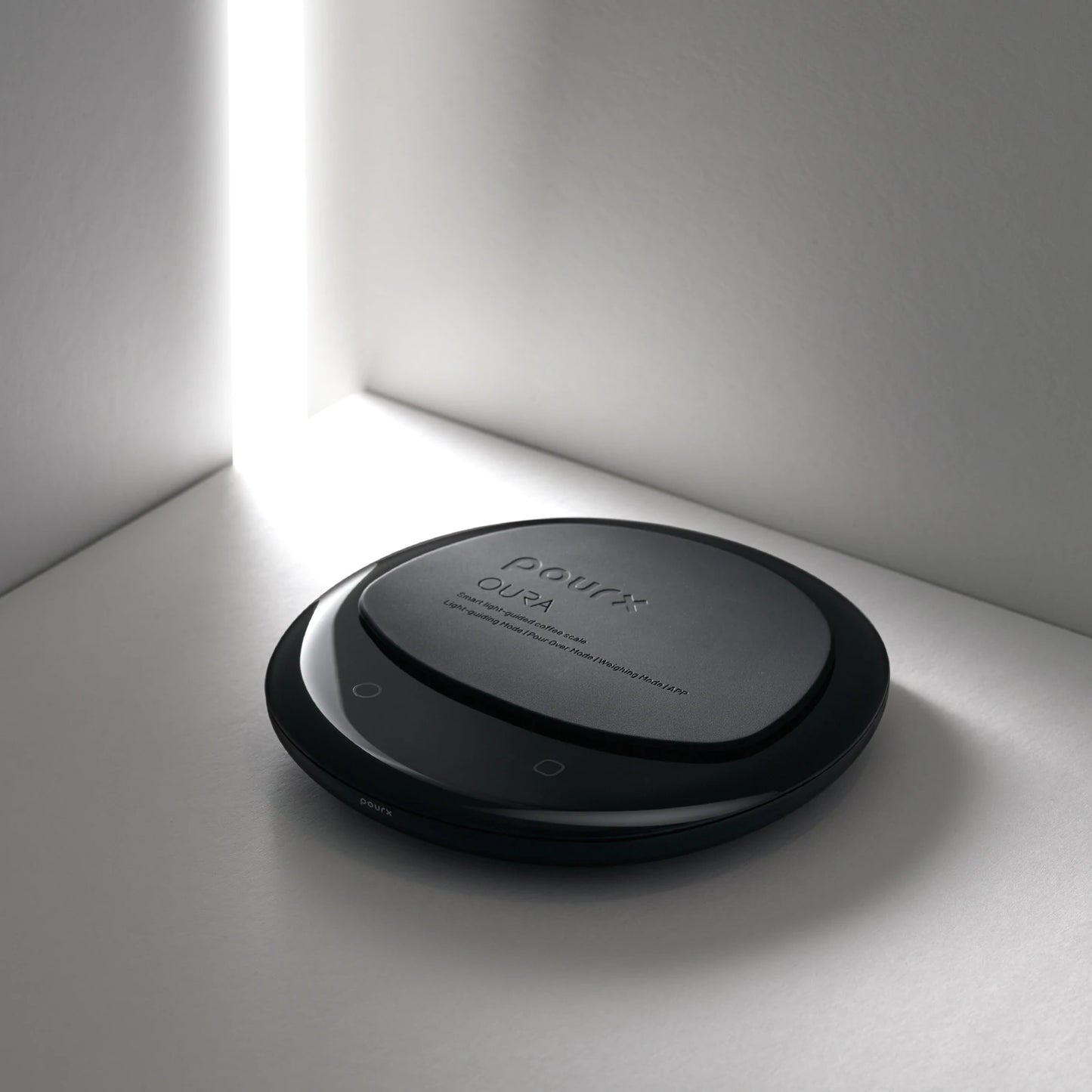 Pourx Oura Heat Resistant Pad Space Black auf Pourx Oura Kaffeewaage