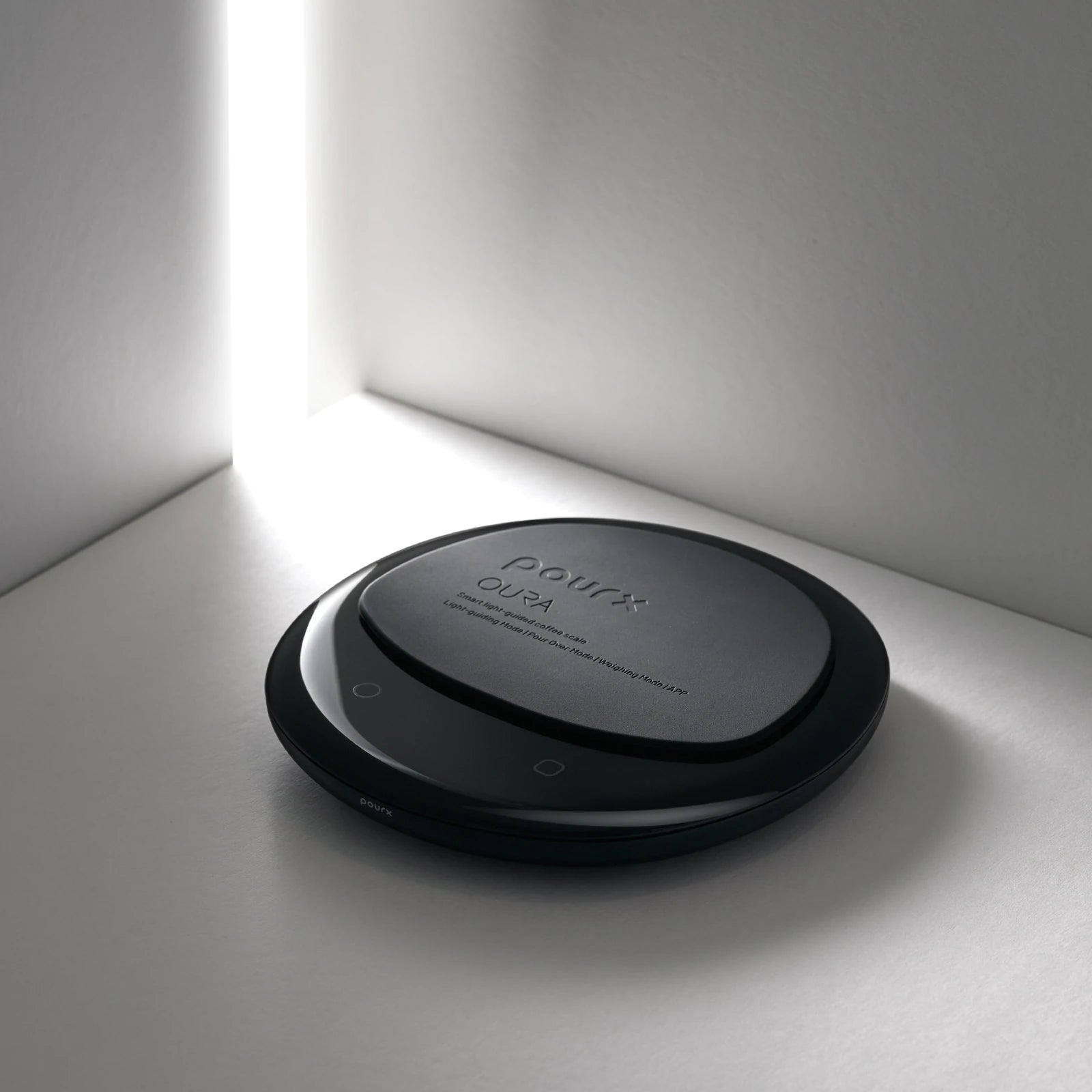 Pourx Oura Heat Resistant Pad Space Black auf Pourx Oura Kaffeewaage