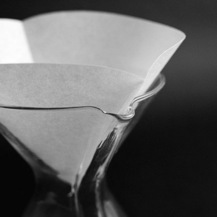 Sibarist Fast Cone Papierfilter XL in Chemex Karaffe