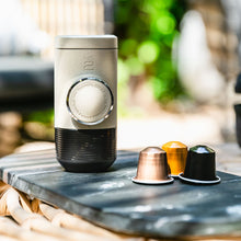 Laden Sie das Bild in den Galerie-Viewer, Wacaco Minipresso NS2 Espressomaschine mit Kapseln draußen