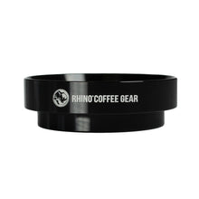 Laden Sie das Bild in den Galerie-Viewer, Rhinowares Espresso Dosing Funnel 58 mm schwarz