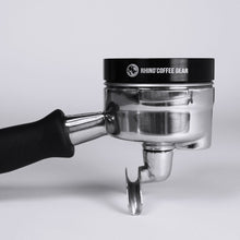 Laden Sie das Bild in den Galerie-Viewer, Rhinowares Espresso Dosing Funnel 58 mm auf Siebträger